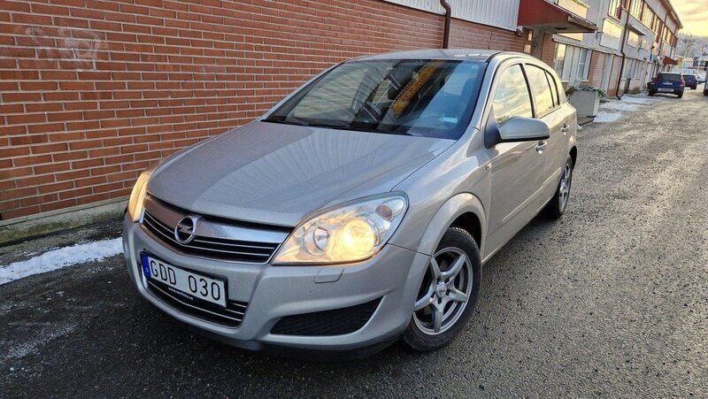 Grå Begagnad 2007 Opel Astra Halvkombi | 17 000 kr (Superpris) - Bild 1/3