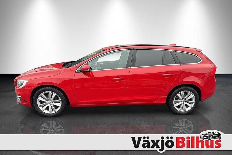 Begagnad Volvo V60 Momentum 136 HK (100 kW) 2015 Röd Kombi