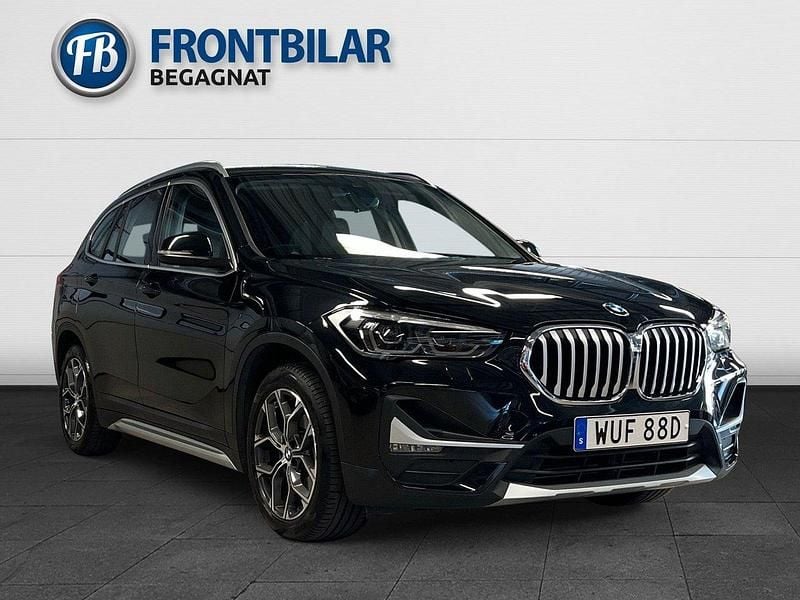 Svart Begagnad 2021 BMW X1 xLine SUV | 319 900 kr (Marknadspris) - Bild 1/3
