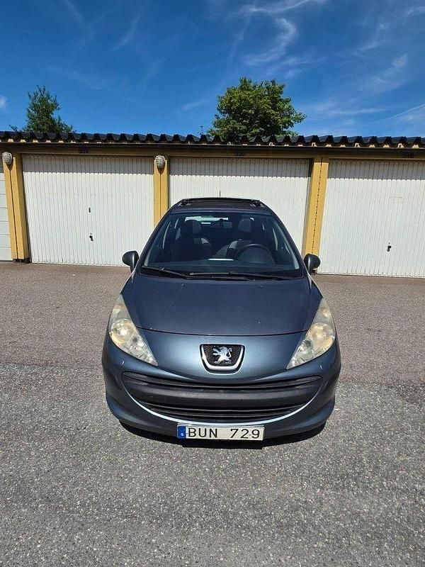 Grå Begagnad 2008 Peugeot 207 Halvkombi | 26 500 kr (Marknadspris) - Bild 1/4