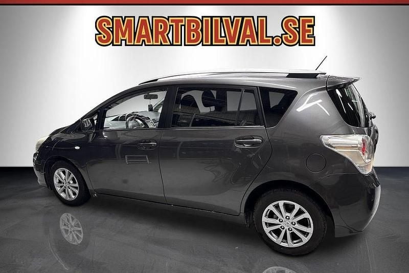 Mörkgrå (gråmetallic) Begagnad 2012 Toyota Verso Minibuss | 59 900 kr (Bra pris) - Bild 1/4