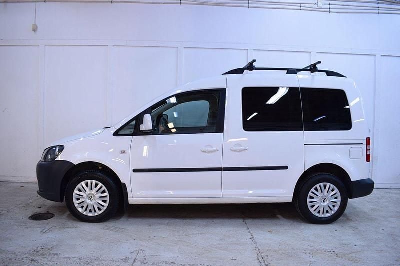 Vit Begagnad 2013 VW Caddy Life Minibuss | 149 900 kr - Bild 1/4