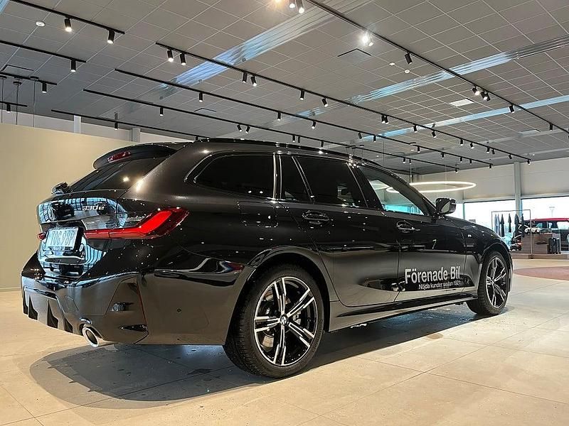 Begagnad BMW 330e M Sport 184 HK (135 kW) 2025 Svart Kombi
