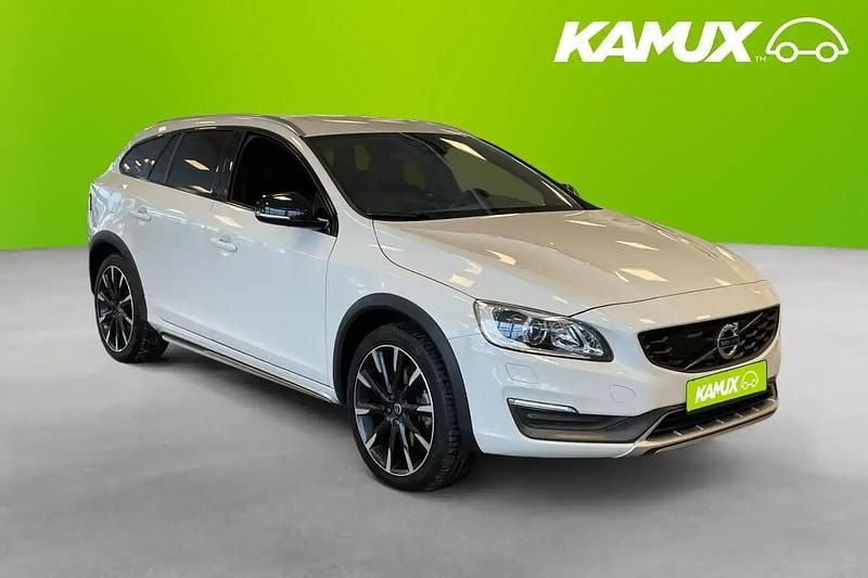 Begagnad Volvo V60 CC 245 HK (180 kW) 2016 Vit Kombi