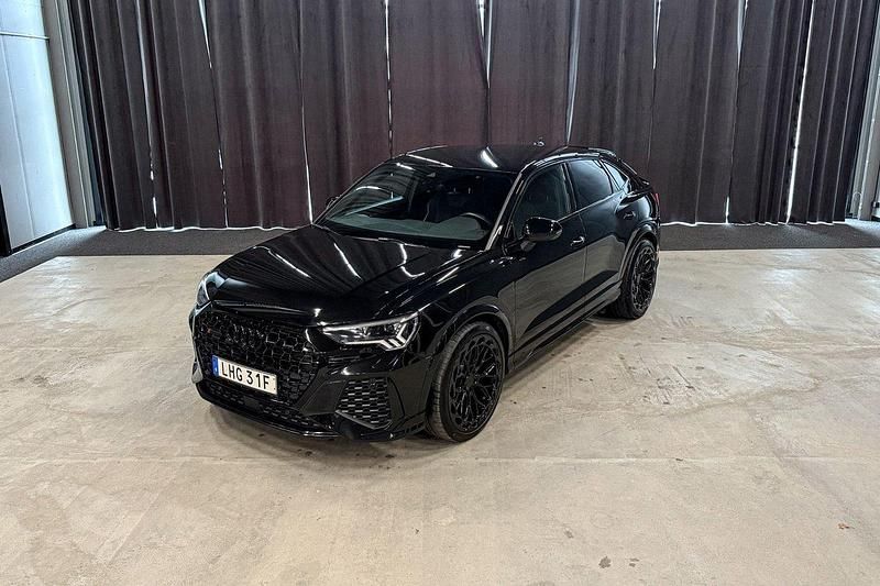 Svart Begagnad 2021 Audi RS Q3 Sportback SUV | 599 900 kr (Marknadspris) - Bild 1/4