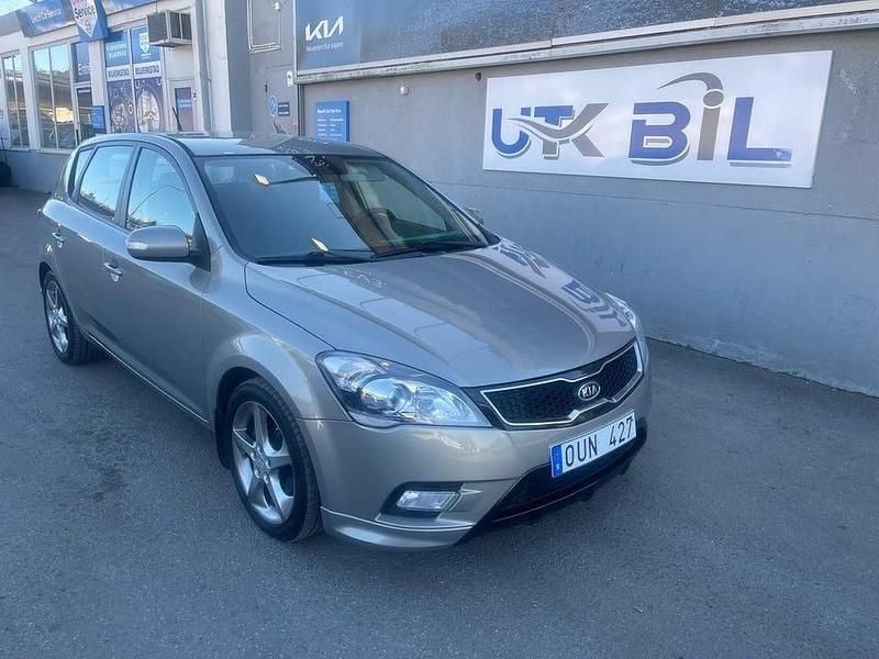 Silver Begagnad 2011 Kia Ceed Halvkombi | 74 900 kr (Marknadspris) - Bild 1/4
