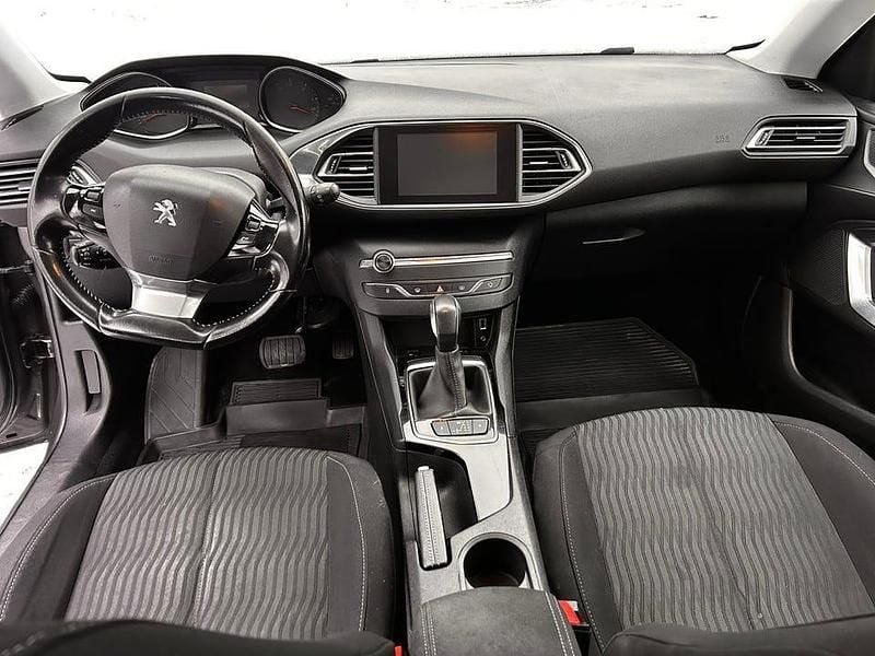 Begagnad Peugeot 308 120 HK (88 kW) 2017 Grå bryn