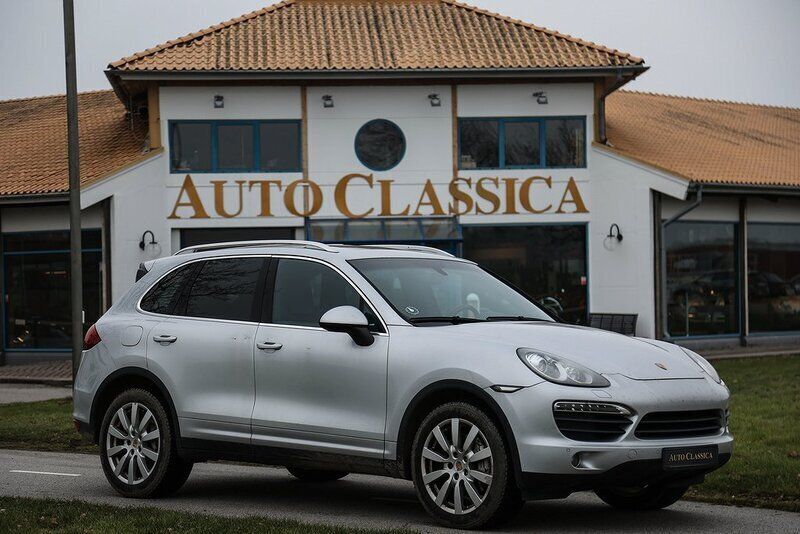 Silver metallic Begagnad 2011 Porsche Cayenne S SUV | 279 000 kr (Marknadspris) - Bild 1/4