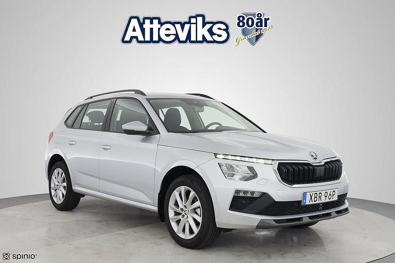 Silver Ny 2024 Skoda Kamiq Selection SUV | 249 900 kr (Marknadspris) - Bild 1/4