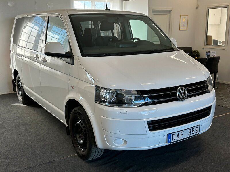 Vit Begagnad 2010 VW Caravelle Minibuss | 219 900 kr (Lite dyr) - Bild 1/4