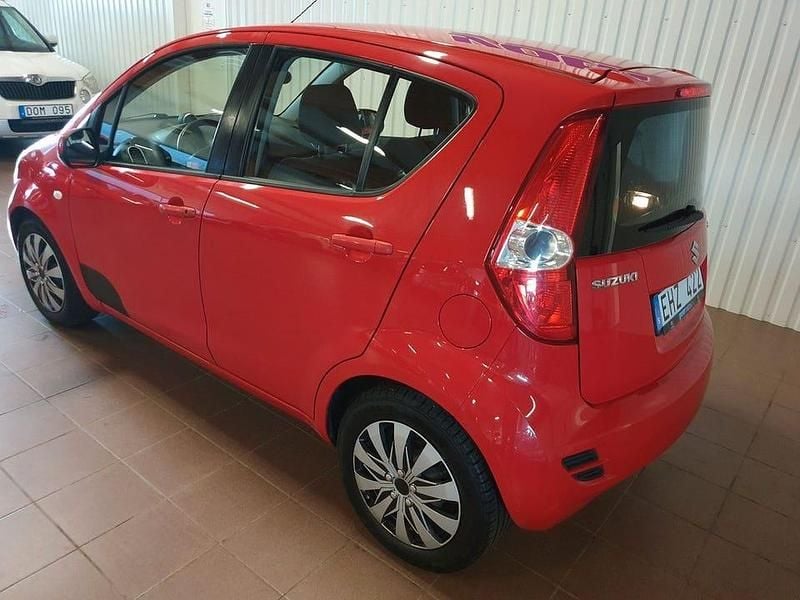 Begagnad Suzuki Splash GLS 94 HK (69 kW) 2013 Röd Halvkombi