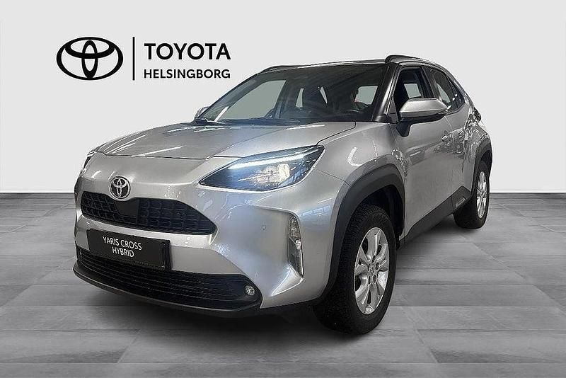 Silver Begagnad 2024 Toyota Yaris Cross Active SUV | 264 900 kr (Marknadspris) - Bild 1/4