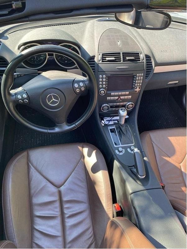 Silver Begagnad 2005 Mercedes SLK350 Cab | 139 000 kr (Bra pris) - Bild 1/4