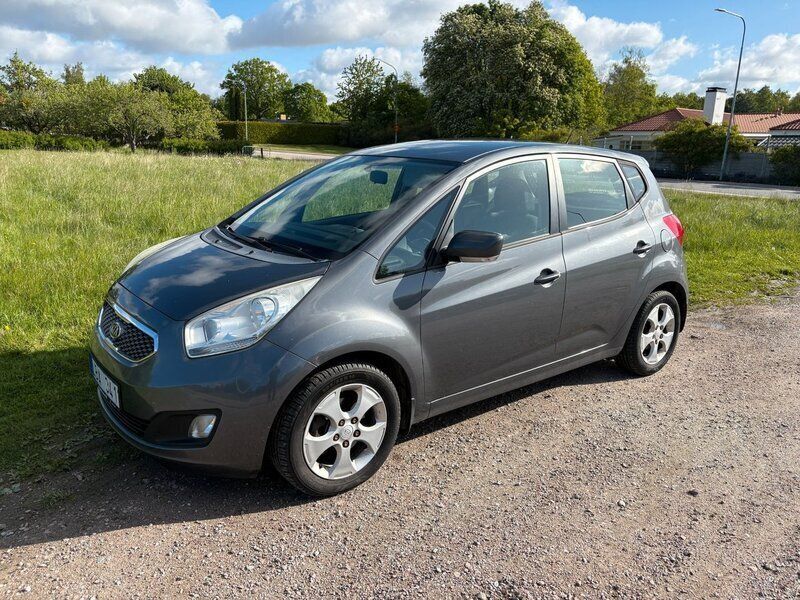 Grå Begagnad 2011 Kia Venga Comfort Halvkombi | 39 000 kr (Marknadspris) - Bild 1/4