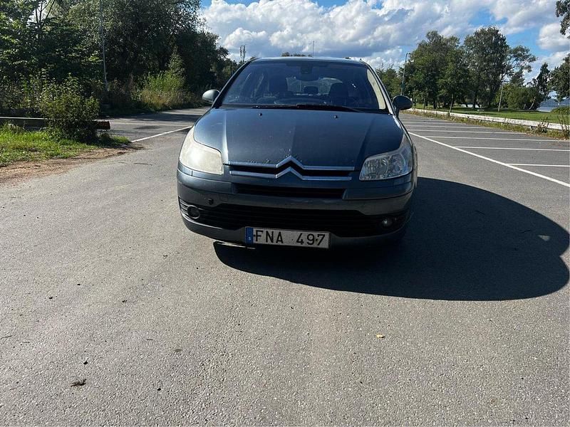 Grå Begagnad 2008 Citroën C4 Halvkombi | 25 000 kr (Bra pris) - Bild 1/4