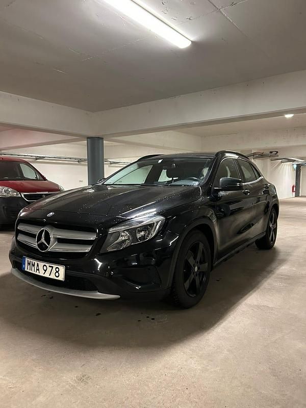 Begagnad Mercedes GLA200 156 HK (114 kW) 2014 Svart SUV