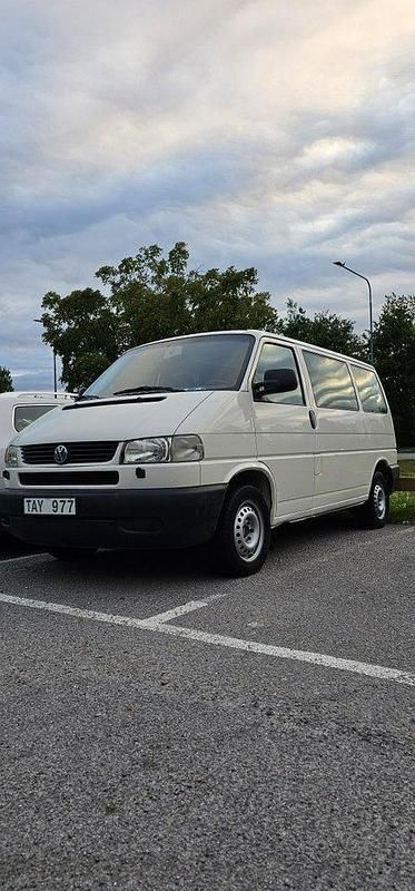 Vit Begagnad 2002 VW Caravelle Minibuss | 55 000 kr - Bild 1/4