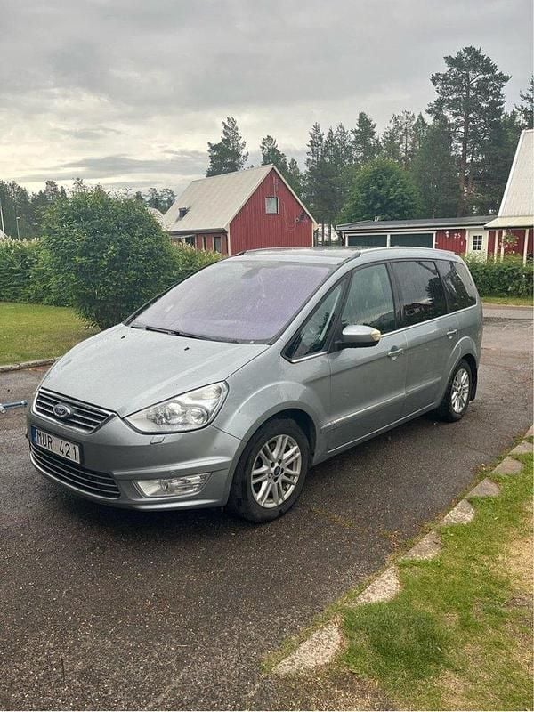 Grå Begagnad 2011 Ford Galaxy Titanium Minibuss | 69 000 kr (Bra pris) - Bild 1/4