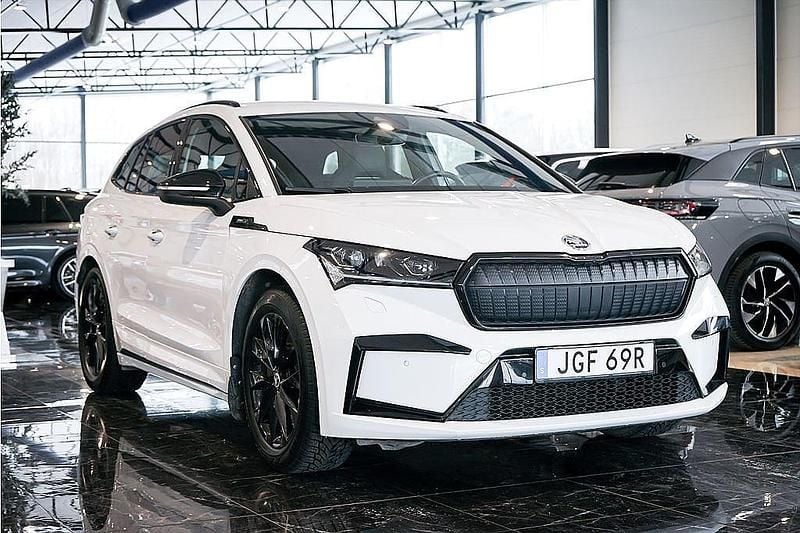 Begagnad Skoda Enyaq iV SportLine 150 kW (204 HK) 2022 Vit SUV