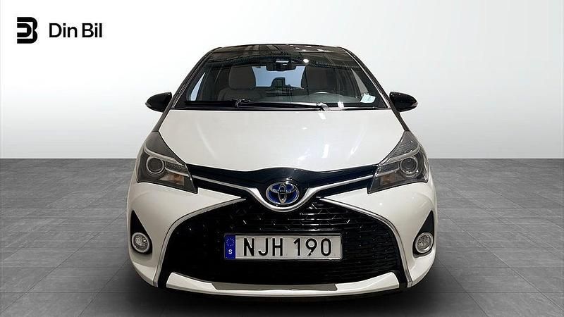 Begagnad Toyota Yaris Hybrid Active 73 HK (53 kW) 2016 Vit Halvkombi