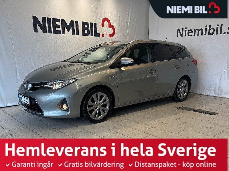 Grå Begagnad 2014 Toyota Auris Touring Sports Kombi | 134 900 kr (Marknadspris) - Bild 1/4