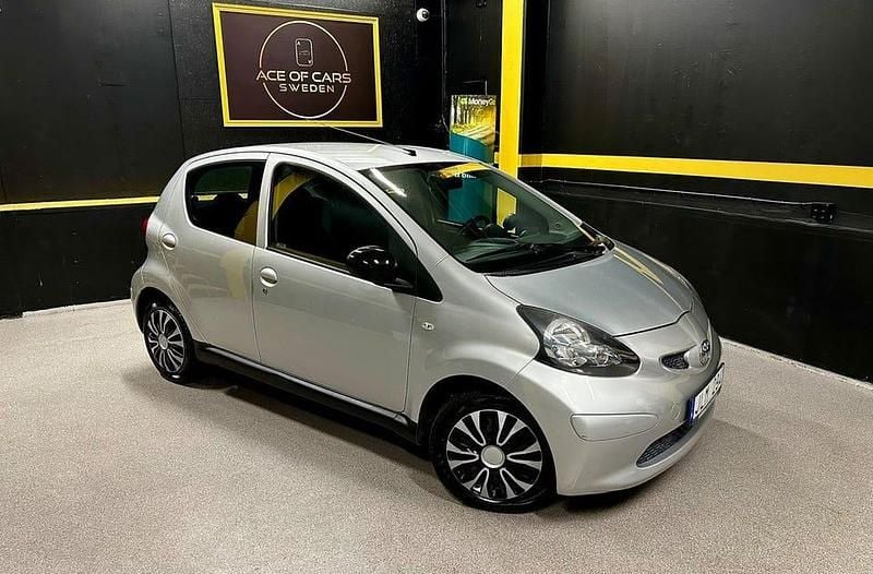 Begagnad Toyota Aygo 70 HK (51 kW) 2008 Silver Halvkombi