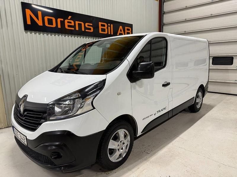 Vit Begagnad 2017 Renault Trafic Van | 99 000 kr (Bra pris) - Bild 1/4
