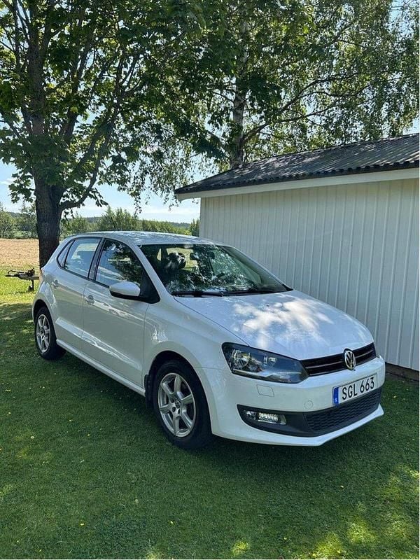 Vit Begagnad 2014 VW Polo Halvkombi | 62 500 kr (Superpris) - Bild 1/4