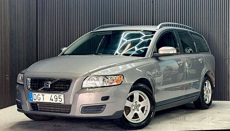 Grå Begagnad 2008 Volvo V50 Kombi | 59 900 kr (Dyr) - Bild 1/4