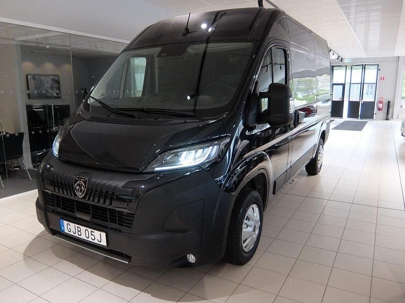 Grå (grå graphito) Ny 2025 Peugeot Boxer Van | 483 750 kr - Bild 1/4