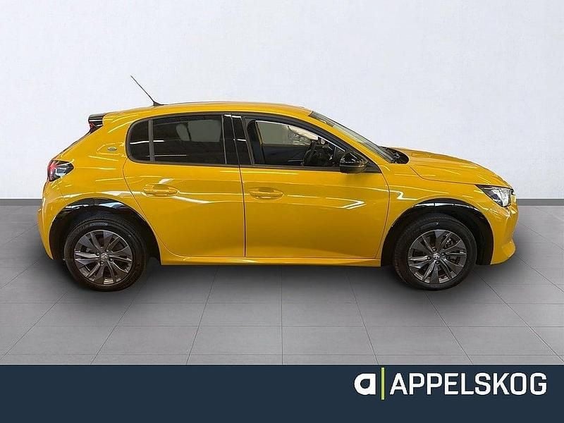 Begagnad Peugeot e-208 Allure 100 kW (136 HK) 2022 Gul Halvkombi