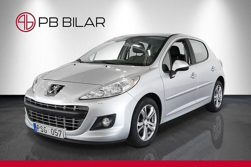 Ljusgrå Begagnad 2011 Peugeot 207 Halvkombi | 44 900 kr (Lite dyr) - Bild 1/3