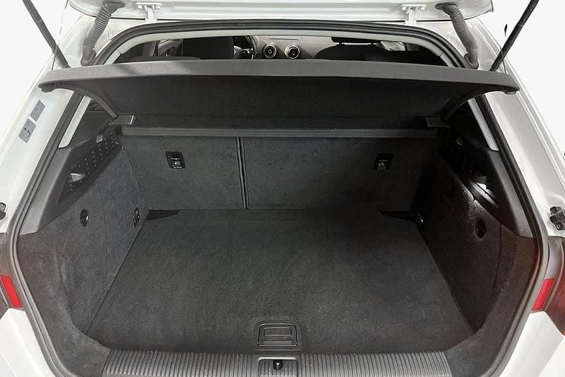 Begagnad Audi A3 Sportback Attraction 150 HK (110 kW) 2015 Vit Halvkombi