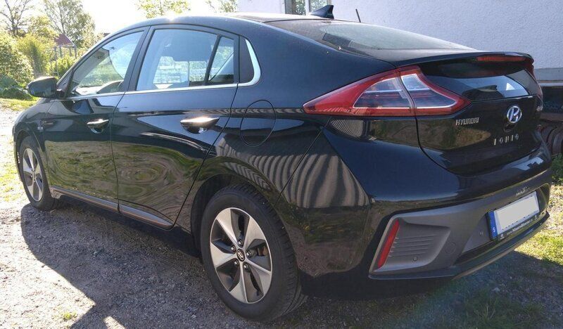 Svart Begagnad 2017 Hyundai Ioniq Premium Sedan | 105 000 kr (Bra pris) - Bild 1/4