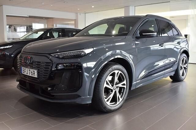 Magnetgrå Begagnad 2024 Audi Q6 e-tron S-Line SUV | 769 000 kr (Superpris) - Bild 1/4