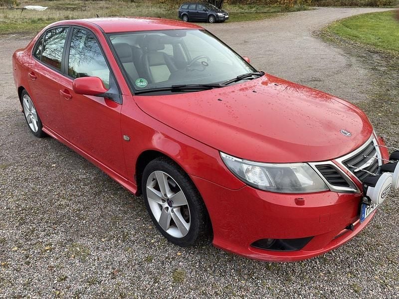 Röd Begagnad 2010 Saab 9-3 Vector Sedan | 38 000 kr (Marknadspris) - Bild 1/4