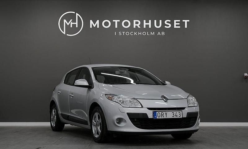 Begagnad Renault Mégane III 110 HK (80 kW) 2010 Silver Halvkombi