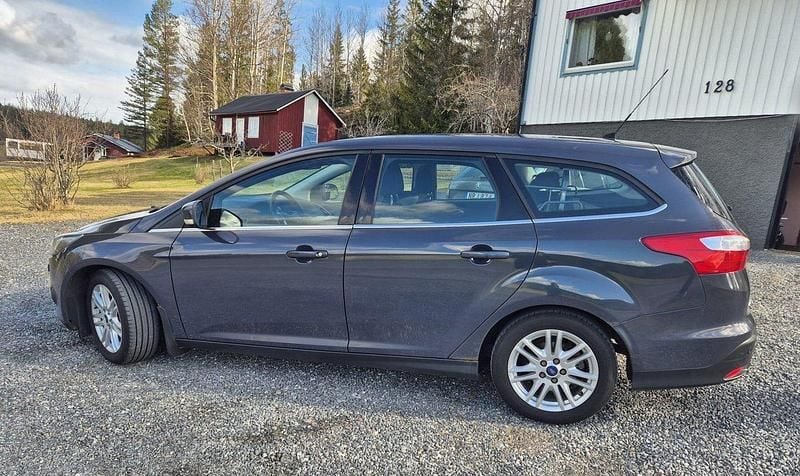 Grå Begagnad 2014 Ford Focus Titanium Kombi | 44 000 kr (Lite dyr) - Bild 1/3