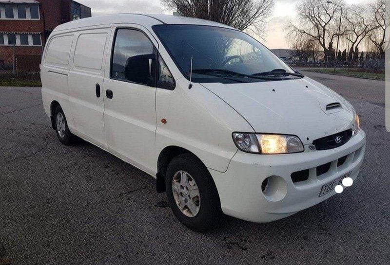 Begagnad Hyundai H-1 136 HK (100 kW) 2004 Mörkblå Minibuss