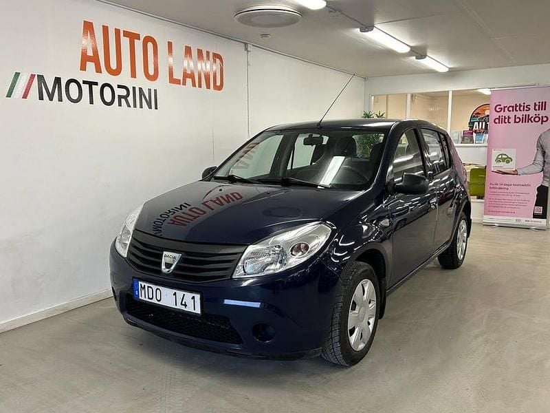 Blå Begagnad 2011 Dacia Sandero Halvkombi | 39 900 kr (Bra pris) - Bild 1/4
