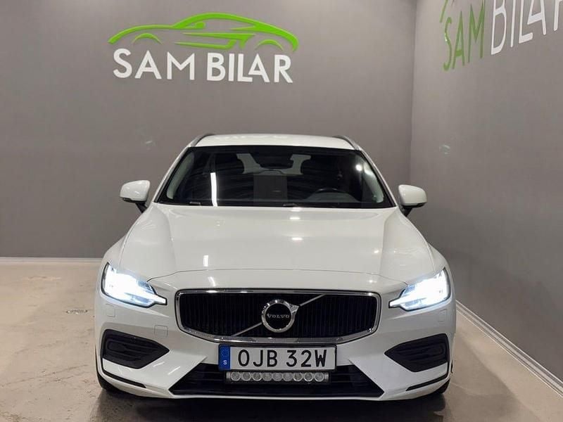 Begagnad Volvo V60 Momentum 190 HK (139 kW) 2020 Vit Kombi