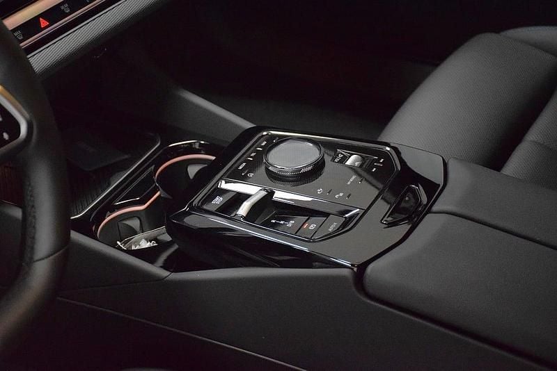 Begagnad BMW i5 M Sport 250 kW (340 HK) 2024 Vit Sedan