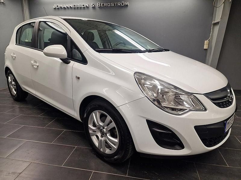 Vit Begagnad 2013 Opel Corsa Halvkombi | 67 500 kr (Lite dyr) - Bild 1/4