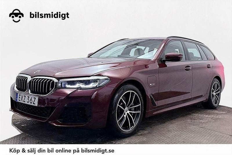 Röd Begagnad 2022 BMW 530e M Sport Kombi | 447 900 kr (Lite dyr) - Bild 1/3