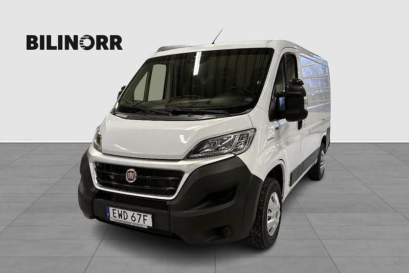 Vit Begagnad 2019 Fiat Ducato Van | 159 000 kr (Superpris) - Bild 1/4