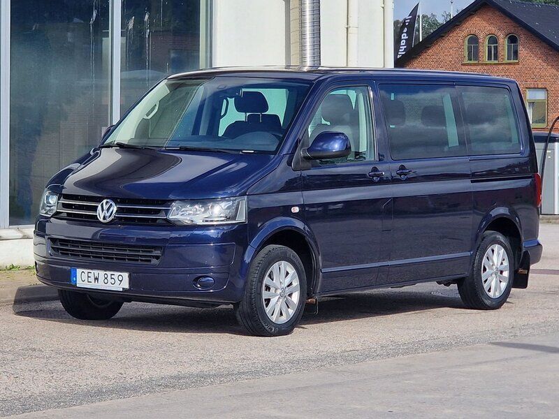 Mörkblå Begagnad 2015 VW Multivan Comfortline Minibuss | 209 900 kr - Bild 1/2