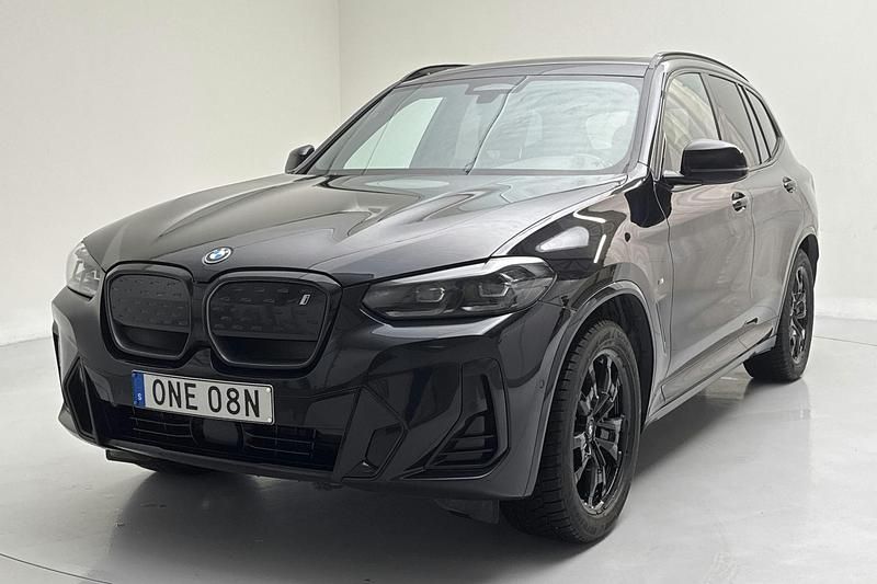 Svart Begagnad 2023 BMW iX3 M Sport SUV | 379 000 kr (Superpris) - Bild 1/4
