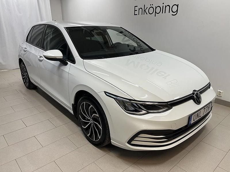 Vit Begagnad 2021 VW Golf VII Halvkombi | 249 000 kr (Lite dyr) - Bild 1/4