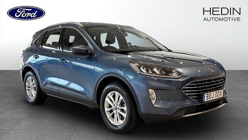 Blå (blue) Begagnad 2023 Ford Kuga Titanium SUV | 254 900 kr (Marknadspris) - Bild 1/4