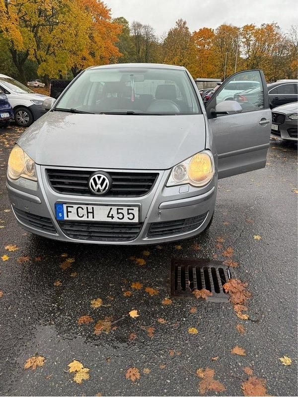 Silver Begagnad 2007 VW Polo Comfortline Halvkombi | 22 000 kr (Bra pris) - Bild 1/4